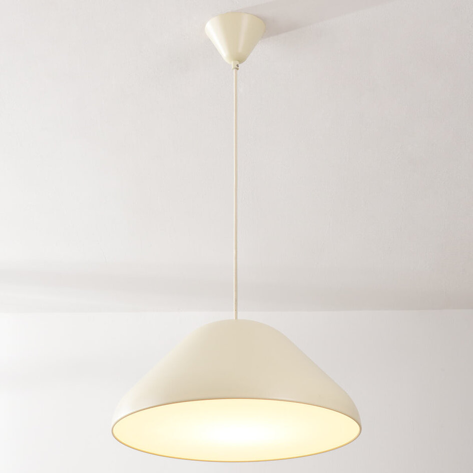 Pendellampa Evara i blank ljusbeige med vit insida