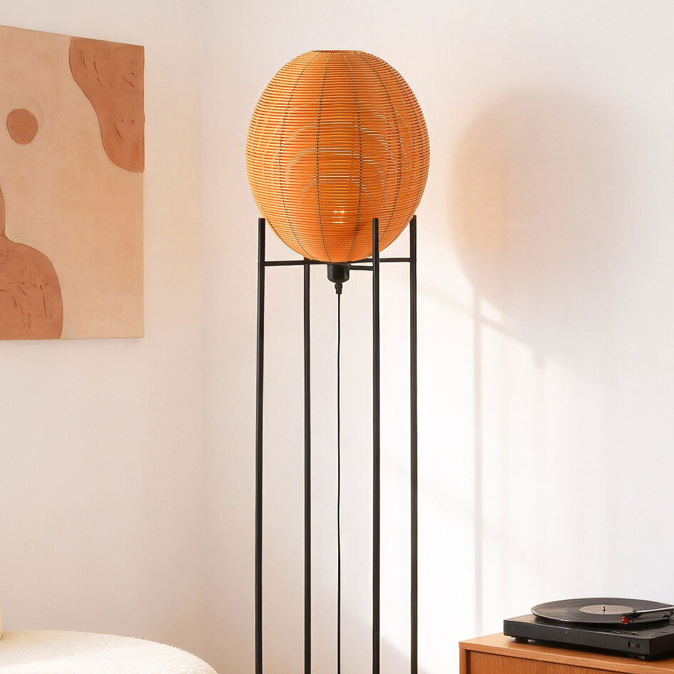 Golvlampa Alera med rottinglook - svart
