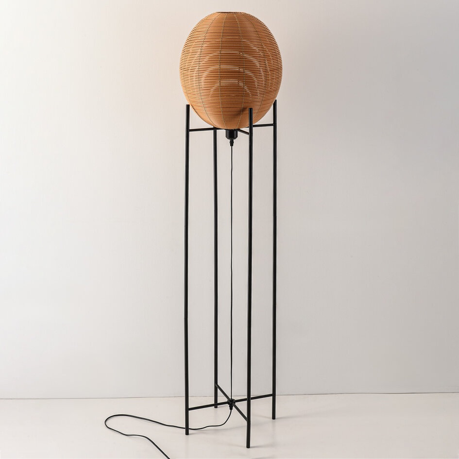 Golvlampa Alera med rottinglook - svart