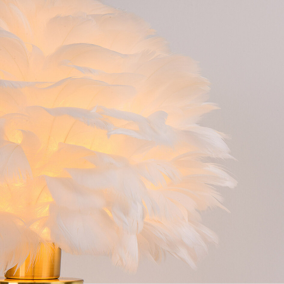 Bordslampa Saphira med vita fjädrar