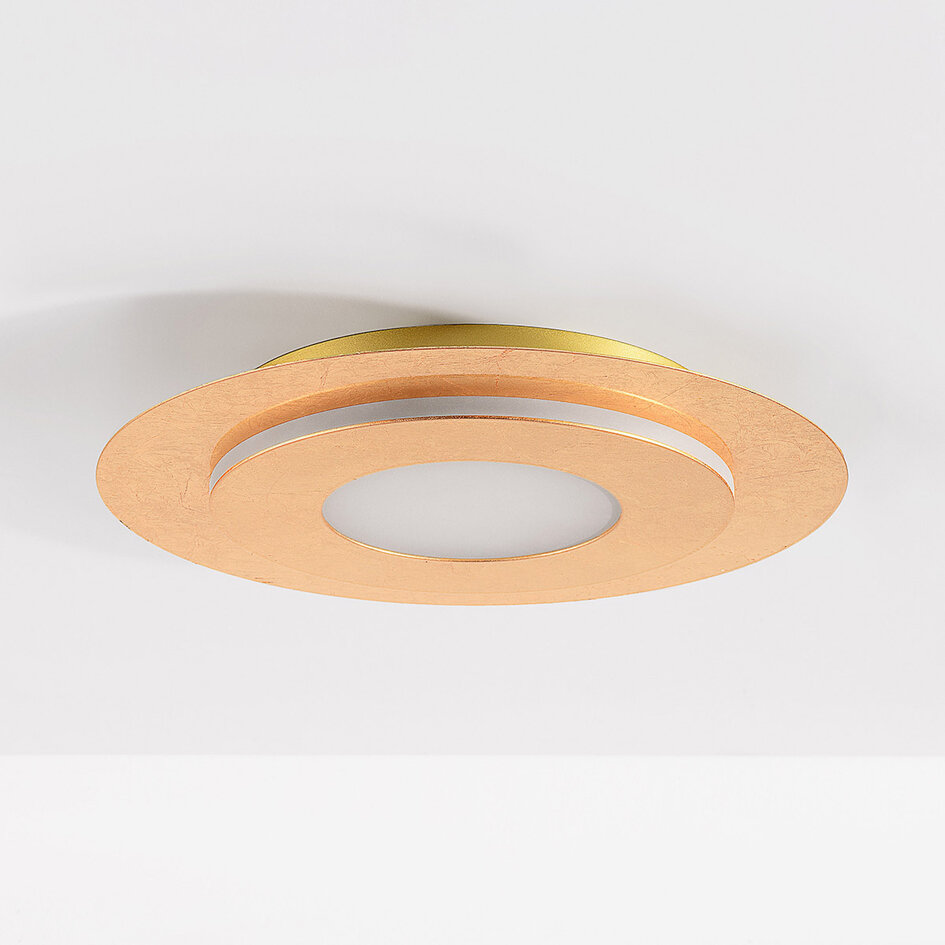 Taklampa Cercyl Ø30 cm med bladguldseffekt och 3-stegs dimbara LED