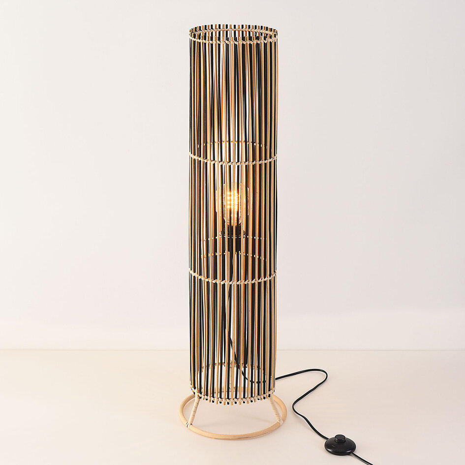 Golvlampa Lori av bambu - svart och natur