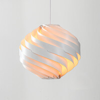 Pendellampa Perla - vit skiktad design i järn