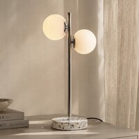 Bordslampa Pallon med två lampor och mjölkvitt glas - marmorlook