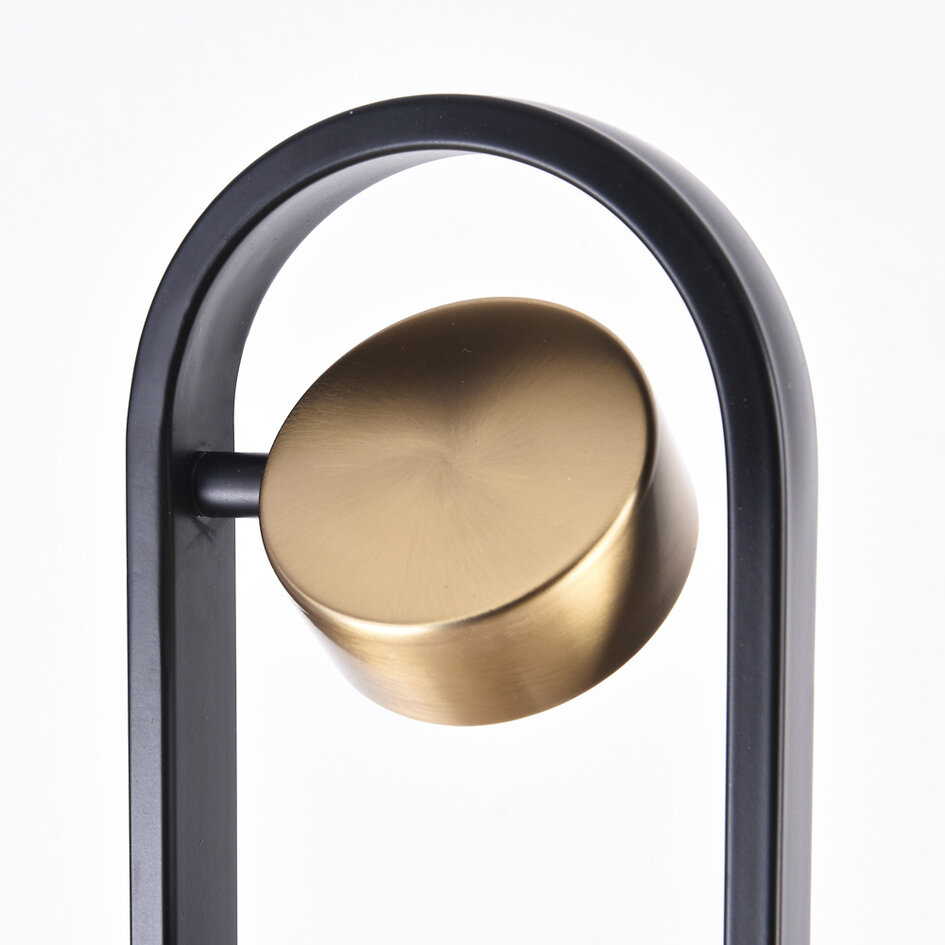 Golvlampa Terzo med tre vridbara spotlights i svart och guld