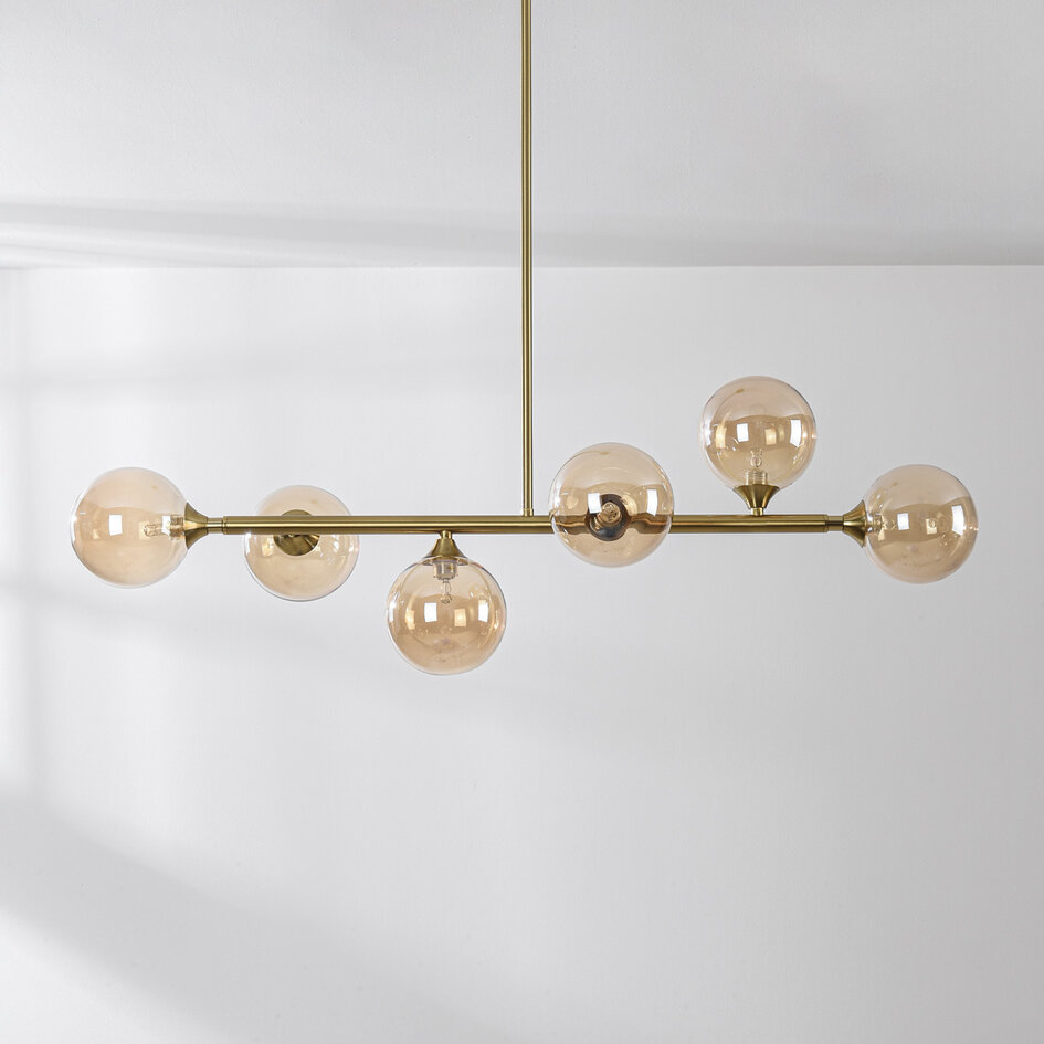 Pendellampa Aster med sex lampor - guld med amberfärgade glaskulor