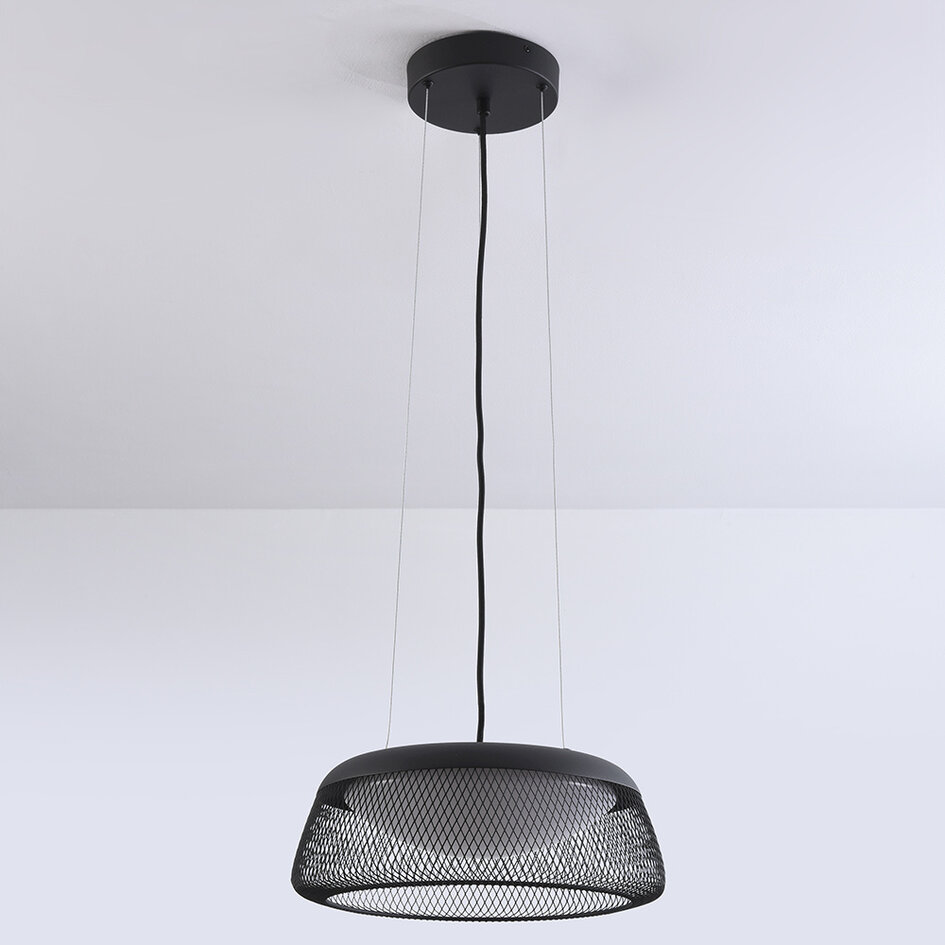 Dimbar pendellampa Milani - svart med öppen skärm och integrerad LED
