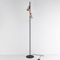 Golvlampa Kisho med 2 spotlights i svart med gulddetaljer