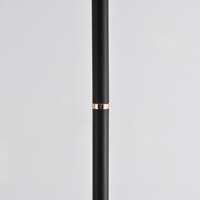 Golvlampa Kisho med 2 spotlights i svart med gulddetaljer