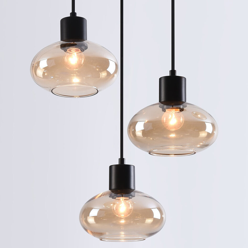 Modern pendellampa Vida med tre lampor - amberfärgat glas och svart