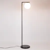 Modern golvlampa Anello i svart med mjölkvit kula