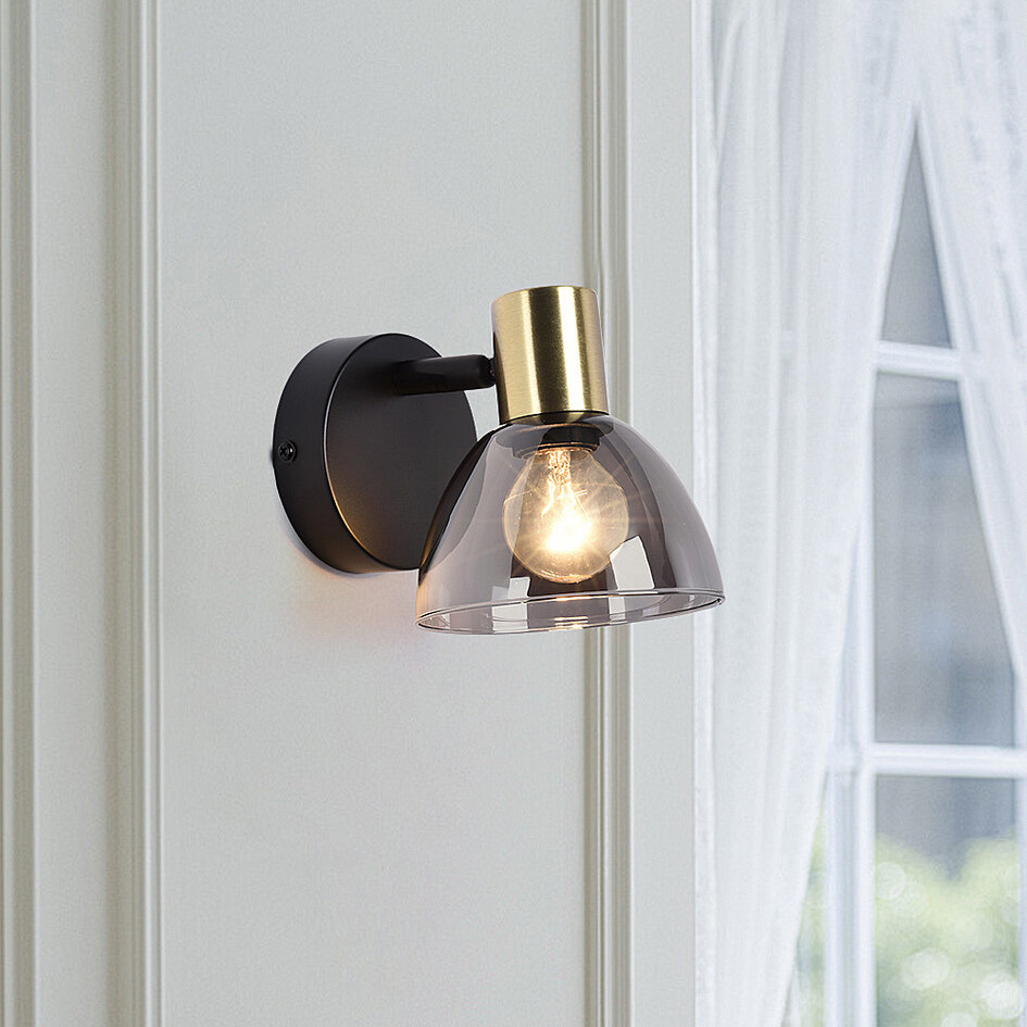 Väggspotlight Kyron - rökfärgat glas och gyllene mässing, vinkelbar