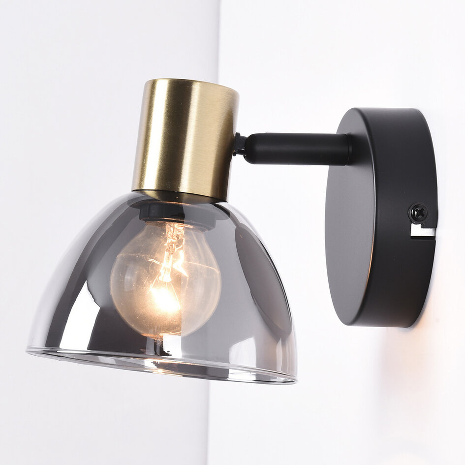 Väggspotlight Kyron - rökfärgat glas och gyllene mässing, vinkelbar