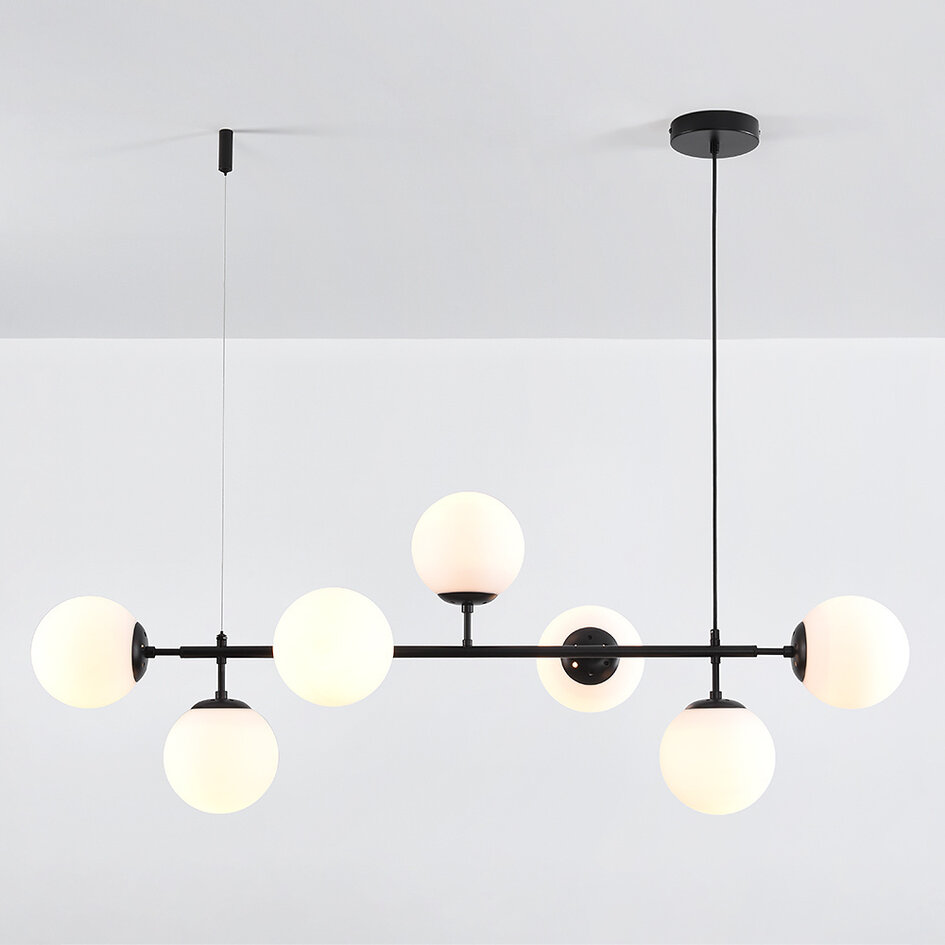 Pendellampa Hepta med sju lampor - mjölkvitt glas och svart