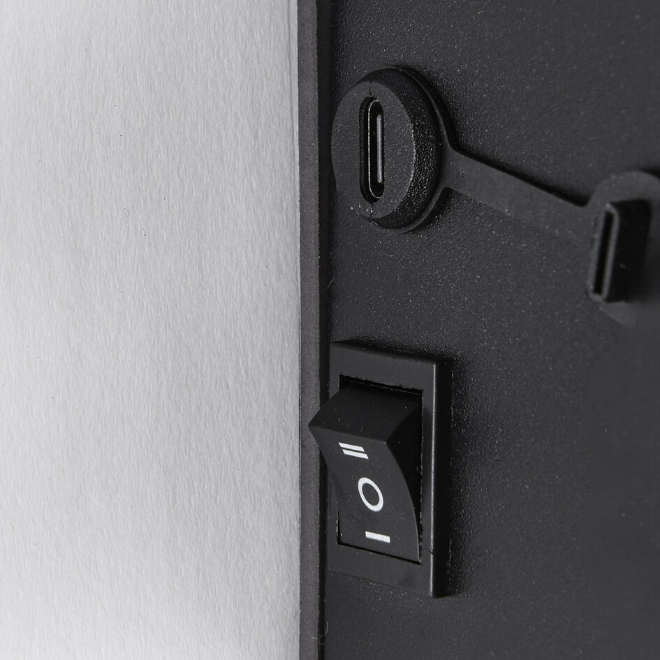 Uppladdningsbar utomhusvägglampa Pila med sensor och integrerad LED