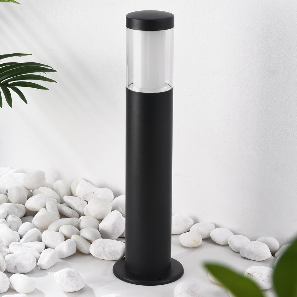 Stående utomhuslampa Leandre med mjölkvit kupa - 44 cm svart med integrerad LED