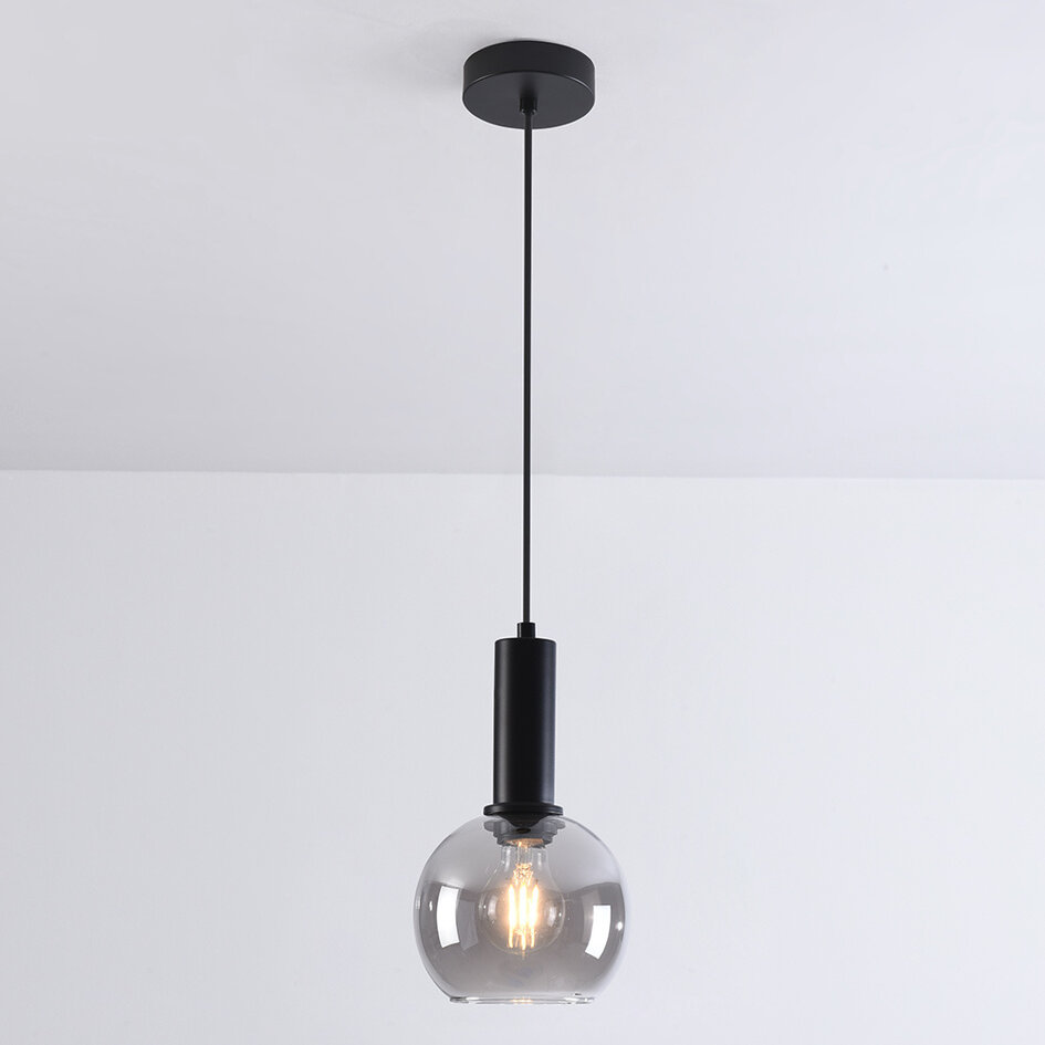 Pendellampa Inara - rökfärgat glas och svart, rund skärm