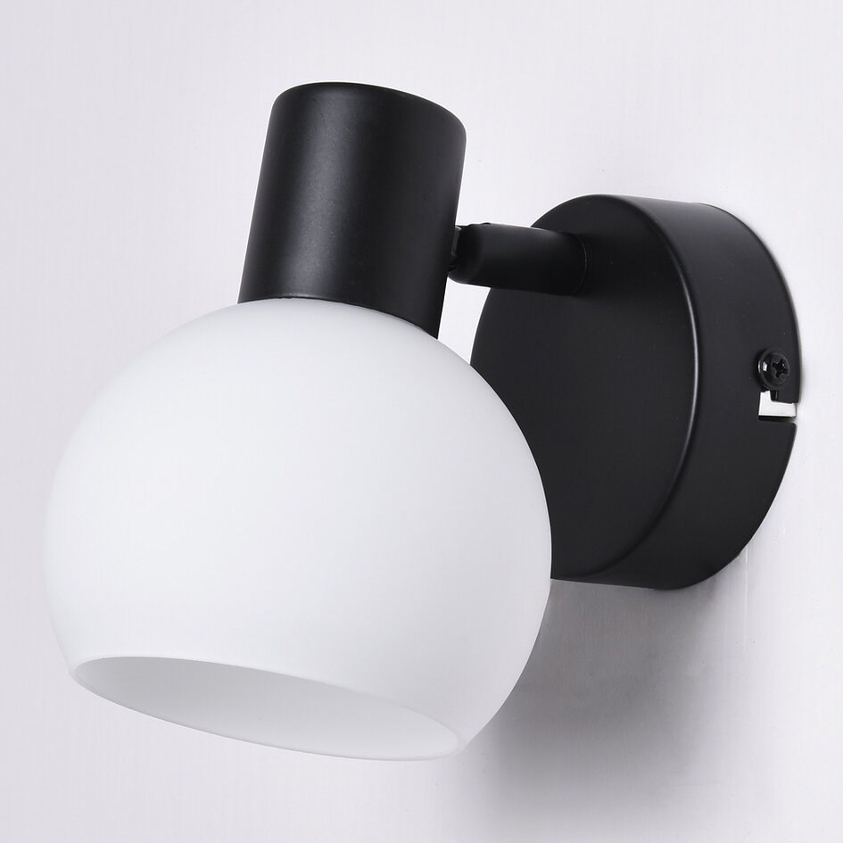 Väggspotlight Pilou - mjölkvitt glas och svart