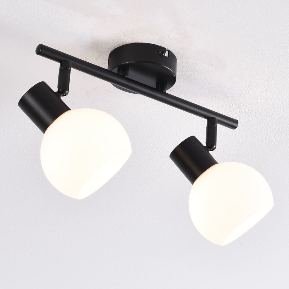 Takspotlight Phiene med två lampor - mjölkvitt glas