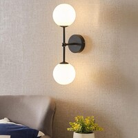 Vägglampa Runda med två lampor - mjölkvitt glas och svart