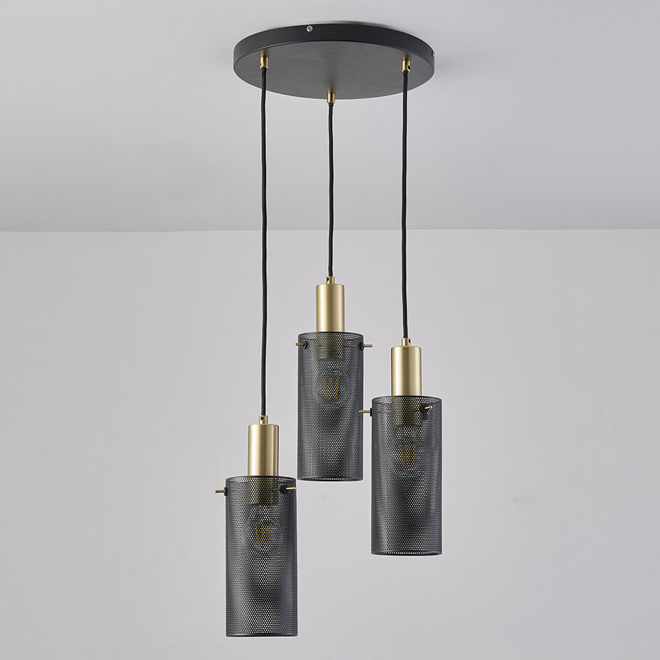 Minimalistisk pendellampa Valji med tre lampor med svarta skärmar