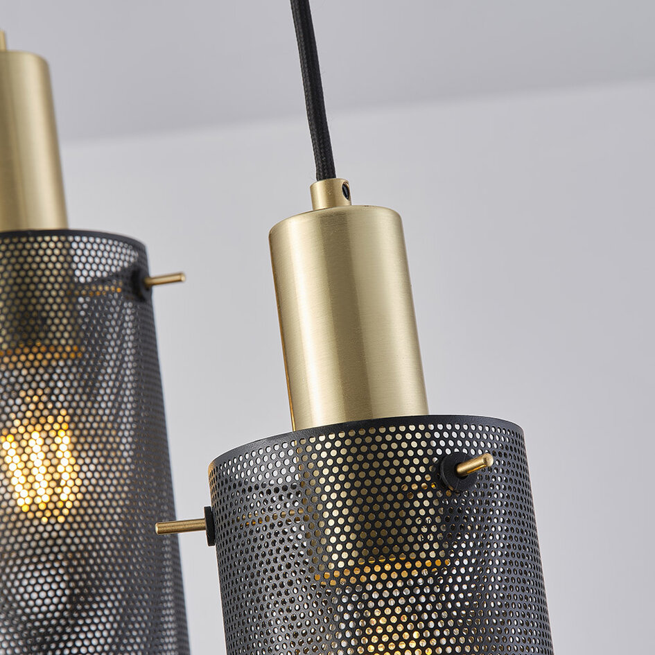 Minimalistisk pendellampa Valji med tre lampor med svarta skärmar