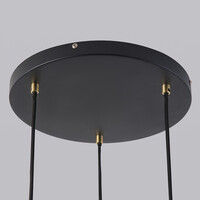 Minimalistisk pendellampa Valji med tre lampor med svarta skärmar