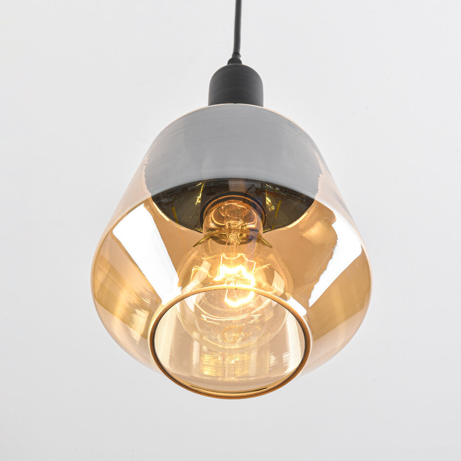 Pendellampa Mala - amberfärgat glas i diamantform