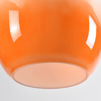 Pendellampa Anne - mjölkvitt glas med orange färgövergång