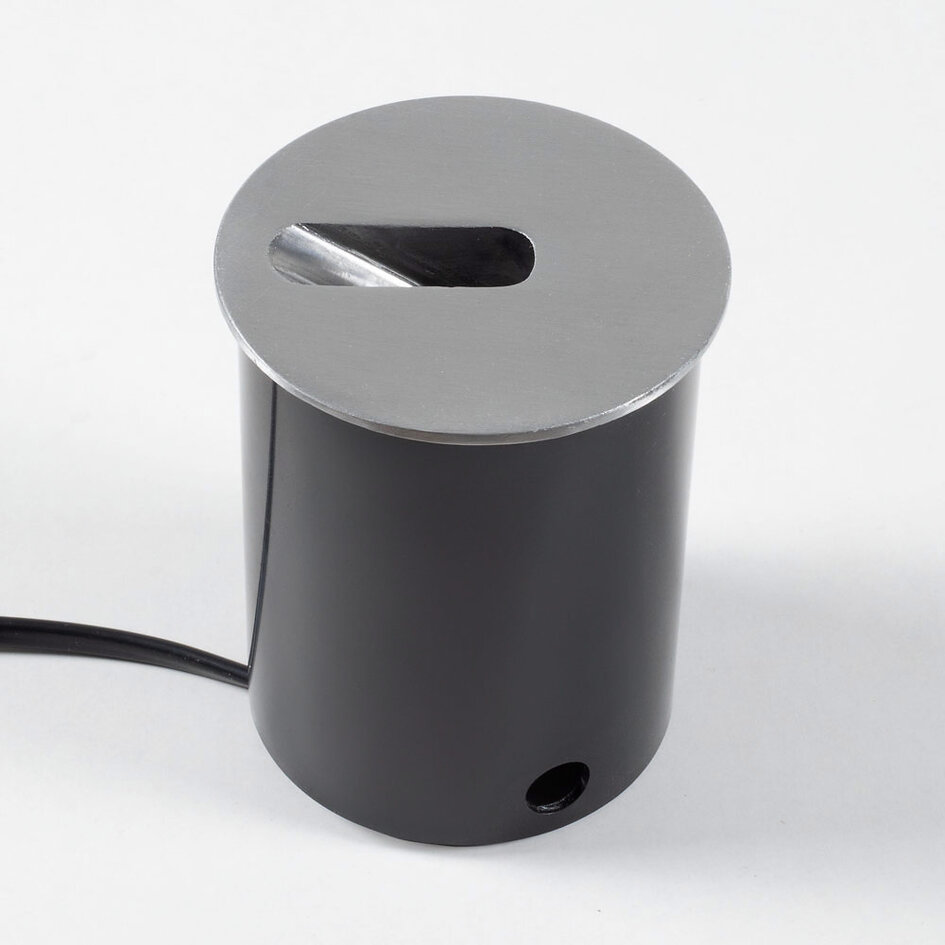 Rund infälld utomhusvägglampa med avlång öppning 3W - silver