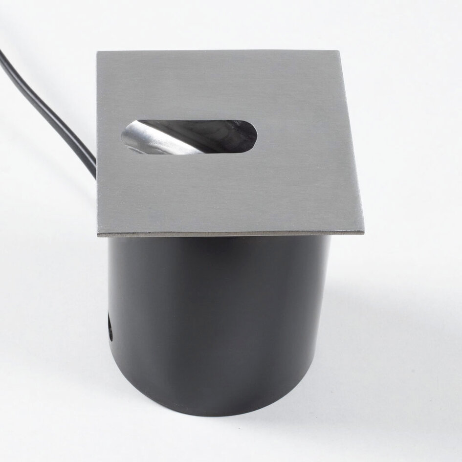 Kvadratisk infälld utomhusvägglampa med avlång öppning 3W - silver