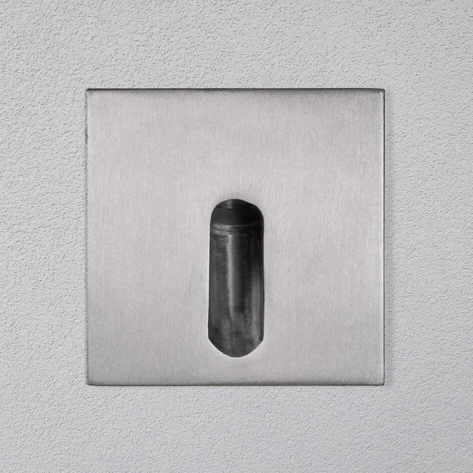 Kvadratisk infälld utomhusvägglampa med avlång öppning 3W - silver