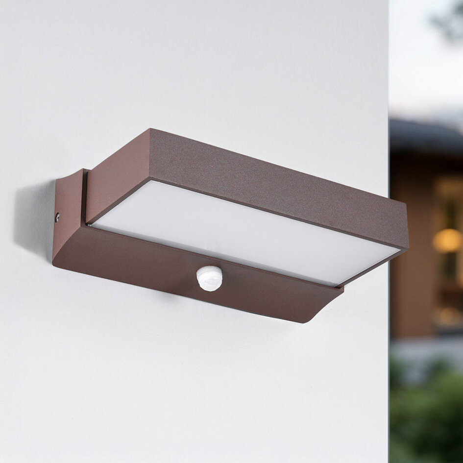 Utomhusvägglampa Onyx med sensor - brun med integrerad LED