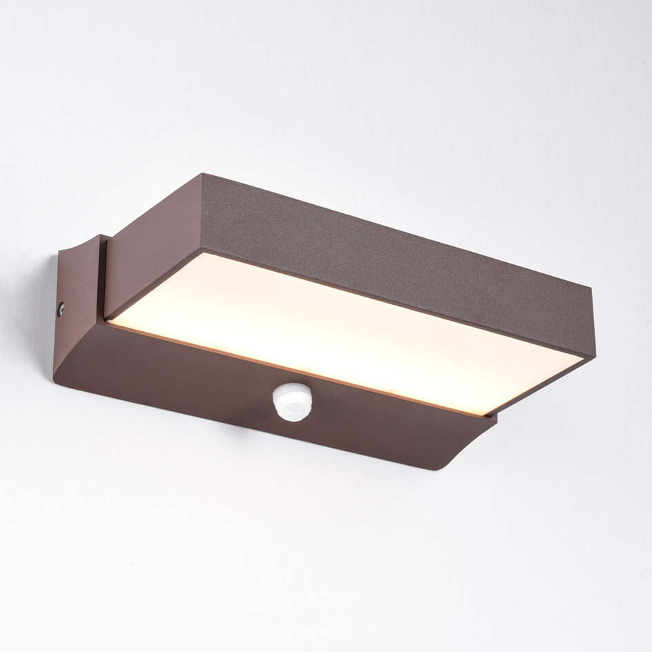 Utomhusvägglampa Onyx med sensor - brun med integrerad LED