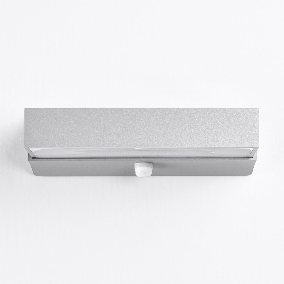 Utomhusvägglampa Onyx med sensor - silver med integrerad LED