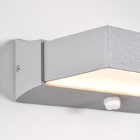 Utomhusvägglampa Onyx med sensor - silver med integrerad LED