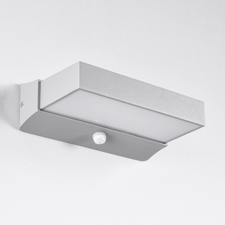 Utomhusvägglampa Onyx med sensor - silver med integrerad LED