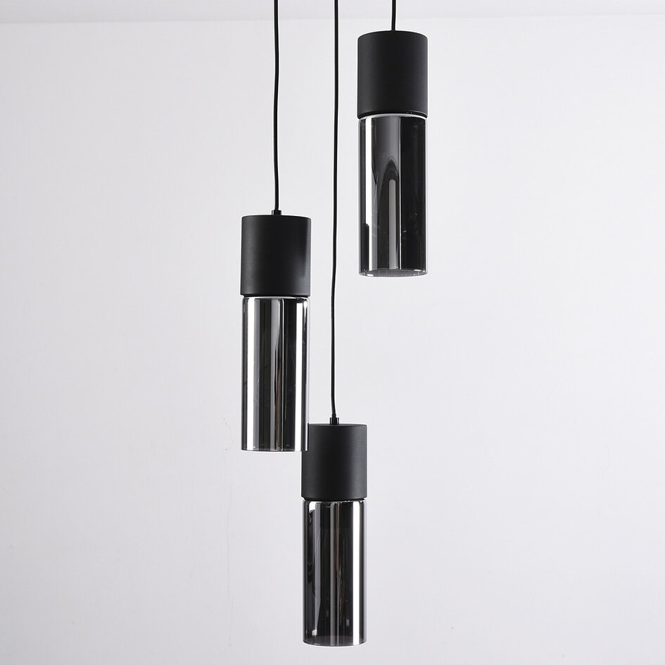 Pendellampa Ela med tre lampor - rökfärgat glas och svart