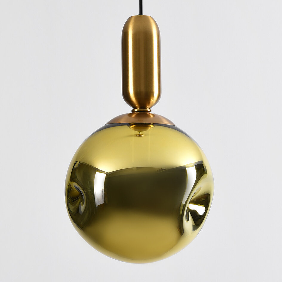 Pendellampa Lewis - vågigt glas i guld