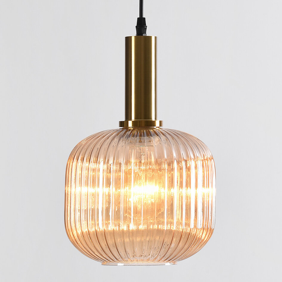 Pendellampa Sita - räfflat glas med bred kula
