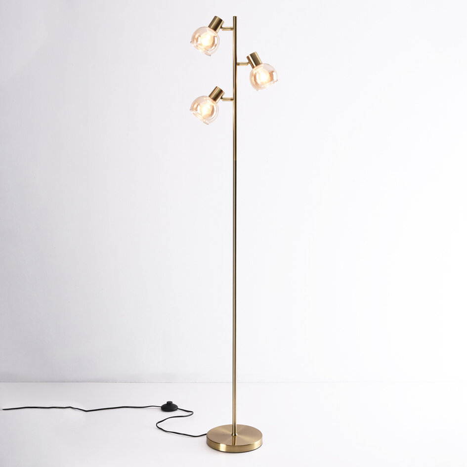 Golvlampa Pieta med tre lampor och amberfärgat glas - vridbar
