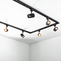 Set med 1-fas skensystem på 1,5 meter och Olivier-spotlights