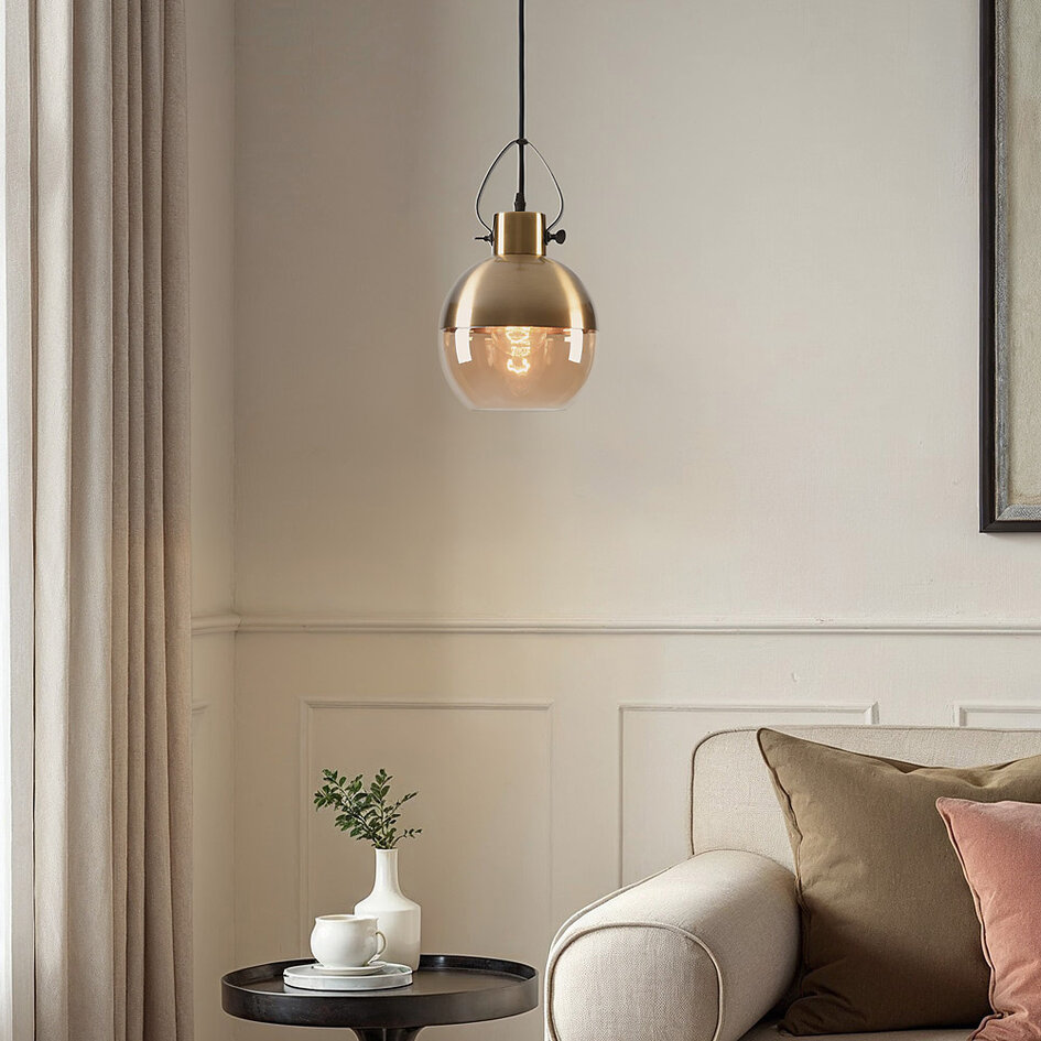Pendellampa Laure - amberfärgat glas, klotformad art déco