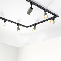Set med 1-fas skensystem på 1,5 meter och Romain-spotlights, grågrön