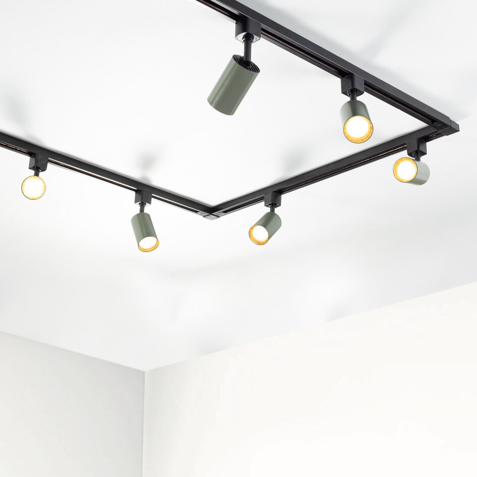 Set med 1-fas skensystem på 1,5 meter och Romain-spotlights, grågrön