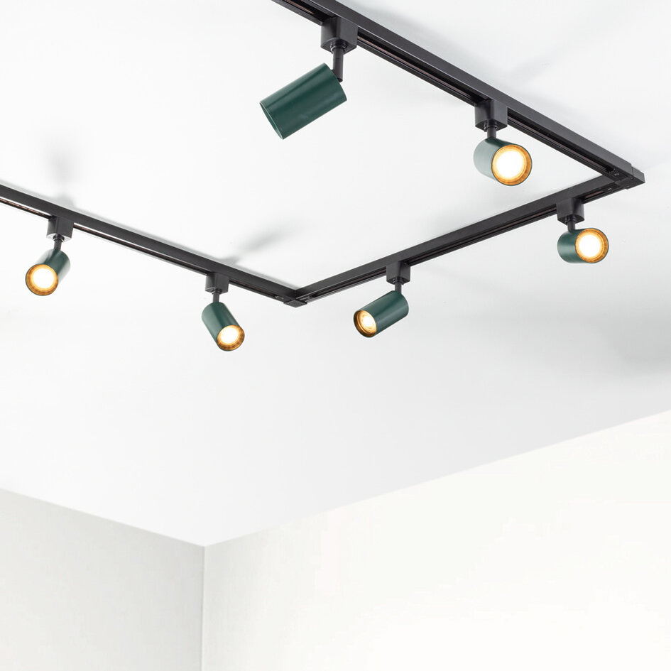 Set med 1-fas skensystem på 1,5 meter och Romain-spotlights, mossgrön