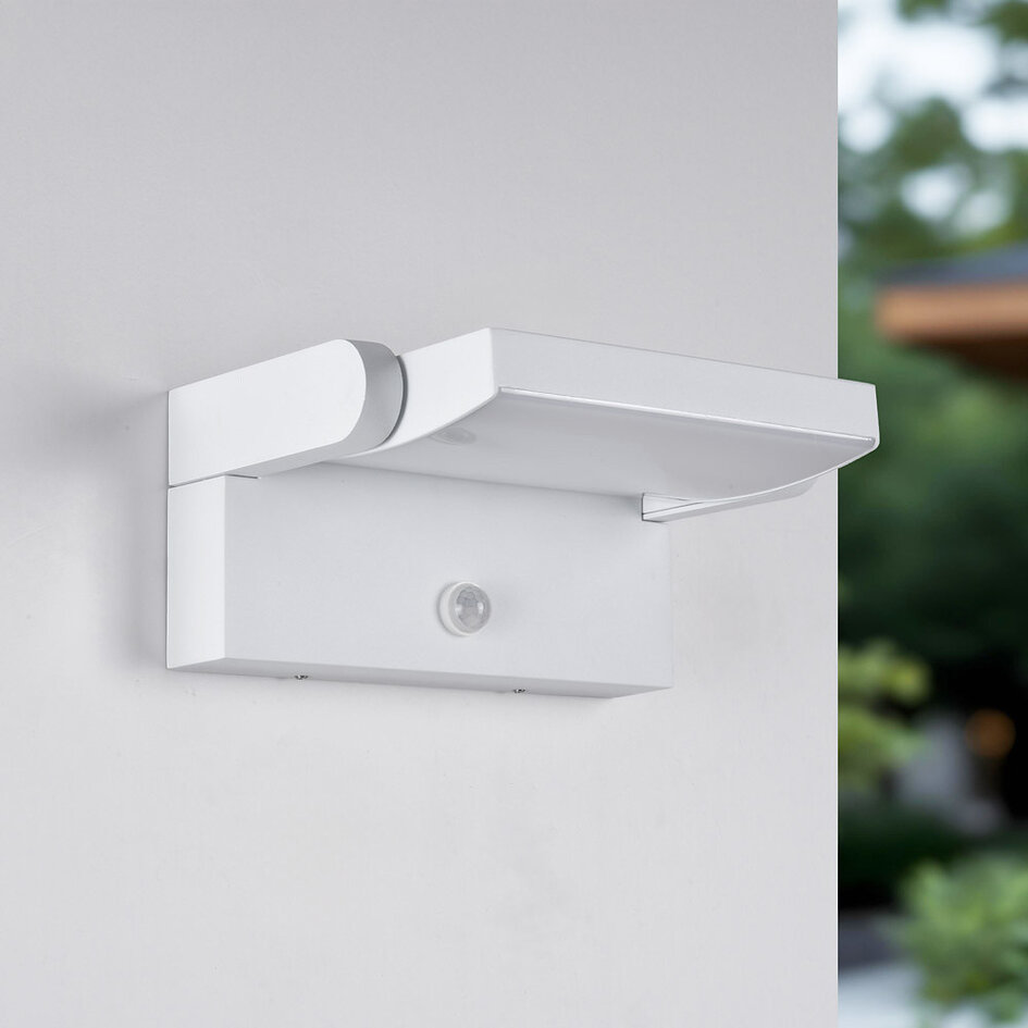 Justerbar utomhusvägglampa Berlin med sensor - vit med integrerad LED
