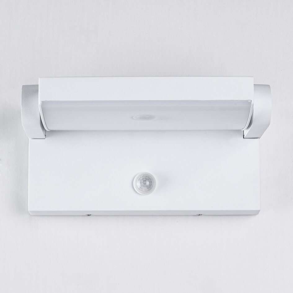 Justerbar utomhusvägglampa Berlin med sensor - vit med integrerad LED
