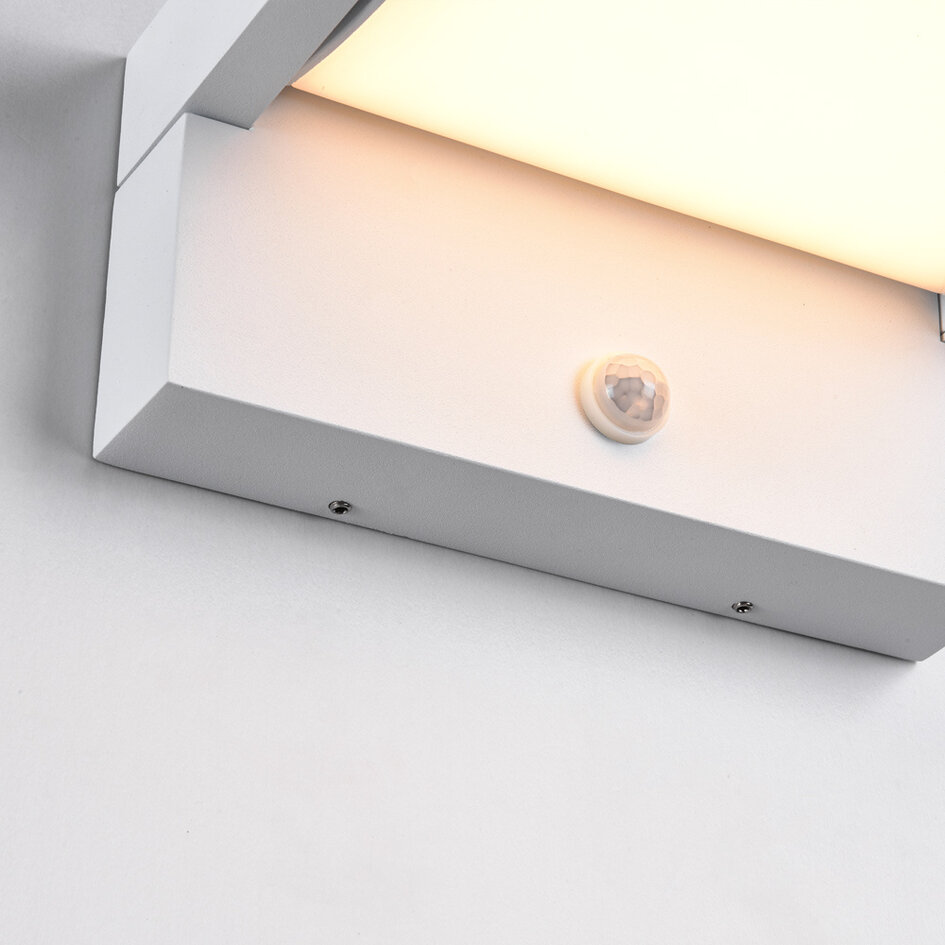 Justerbar utomhusvägglampa Berlin med sensor - vit med integrerad LED