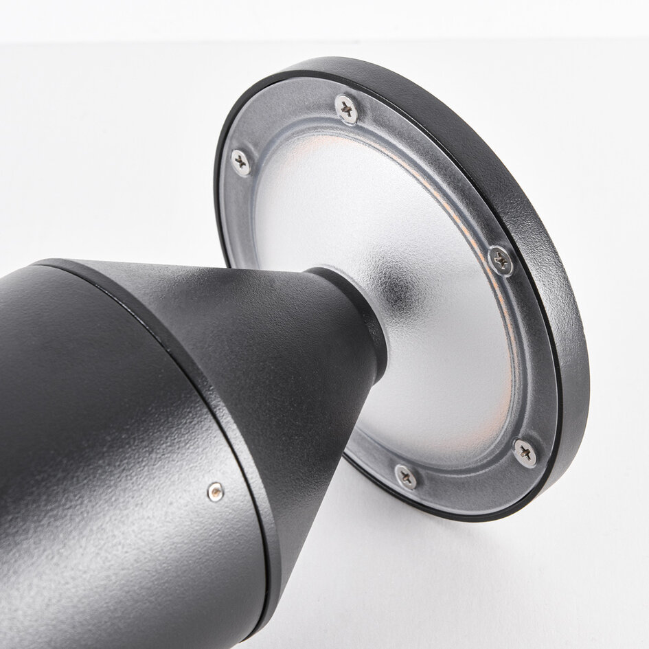 Svart stående utomhuslampa Ailo - 50 cm med integrerad LED